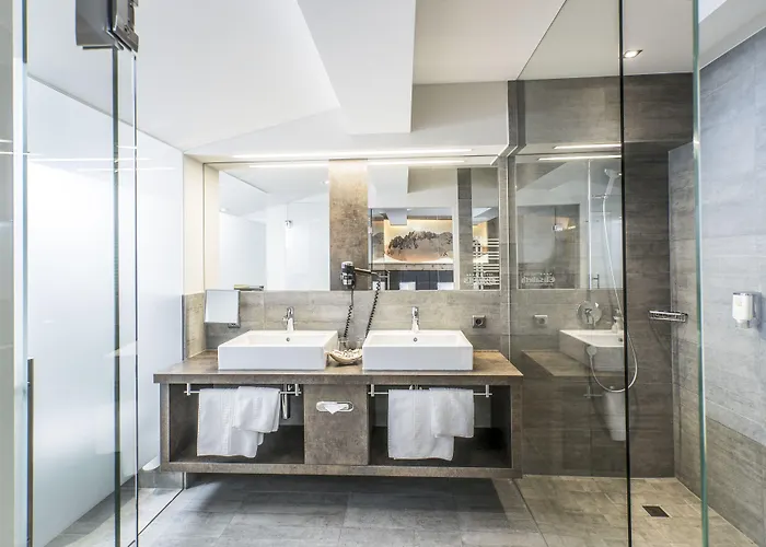 إليزابيث، 4 ستيرن سوبيريور فندق 4*